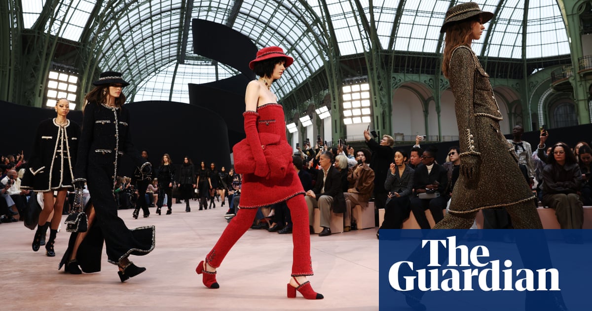 Supersized pearls and crystal bows: Chanel lures celebrity crowd to Paris | Chanel