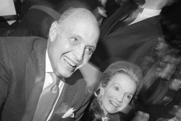 Reinaldo Herrera, Husband of Fashion Designer Carolina, Dies at 91