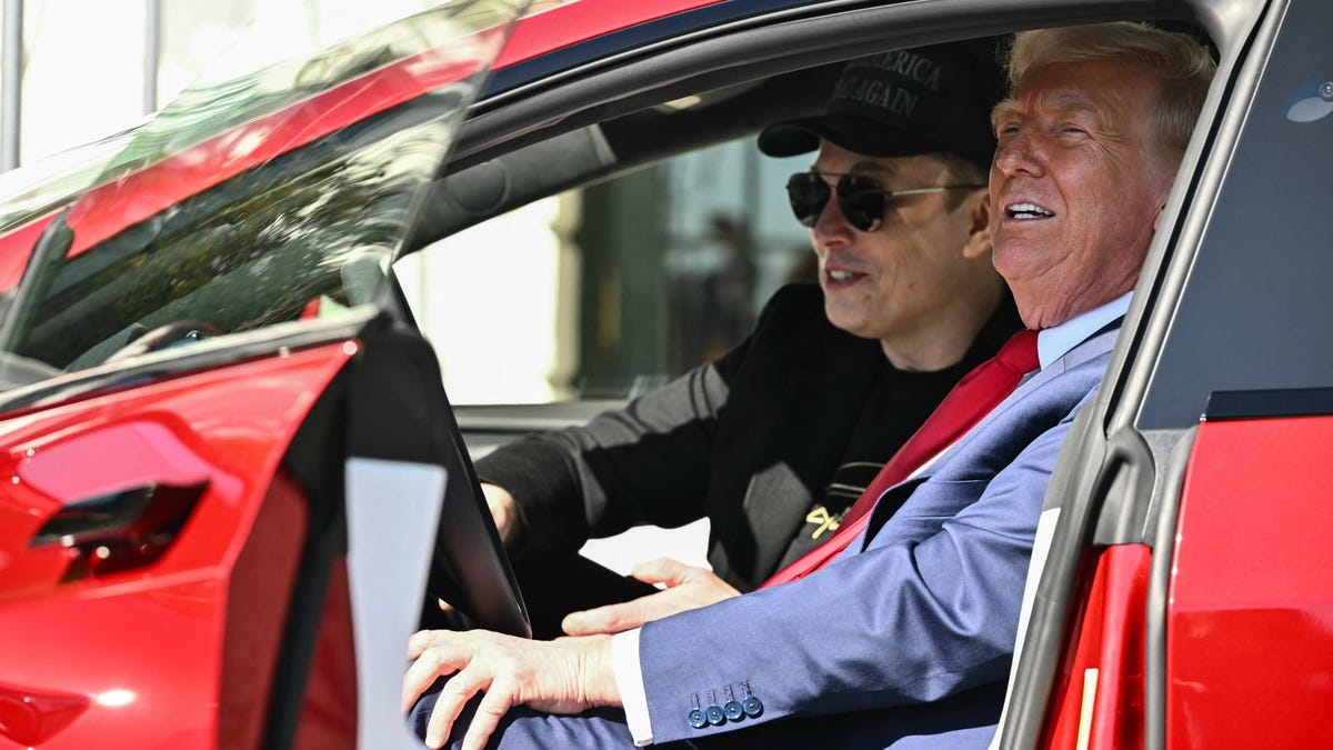 President Trump poses with Tesla vehicles in 'support' of Elon Musk