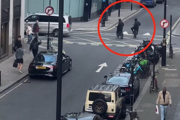 The two thieves are seen whizzing down a road on their mopeds before snatching an unknowing commuter's phone (Credit: Instagram/veras__021)