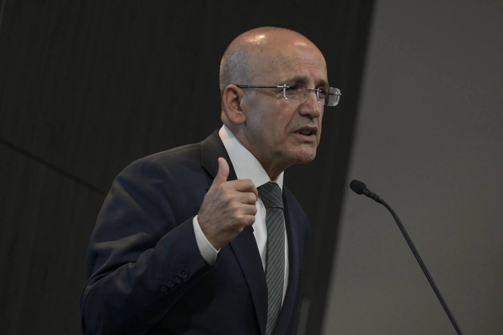Turkish economic watchdogs hold urgent talks to shield markets