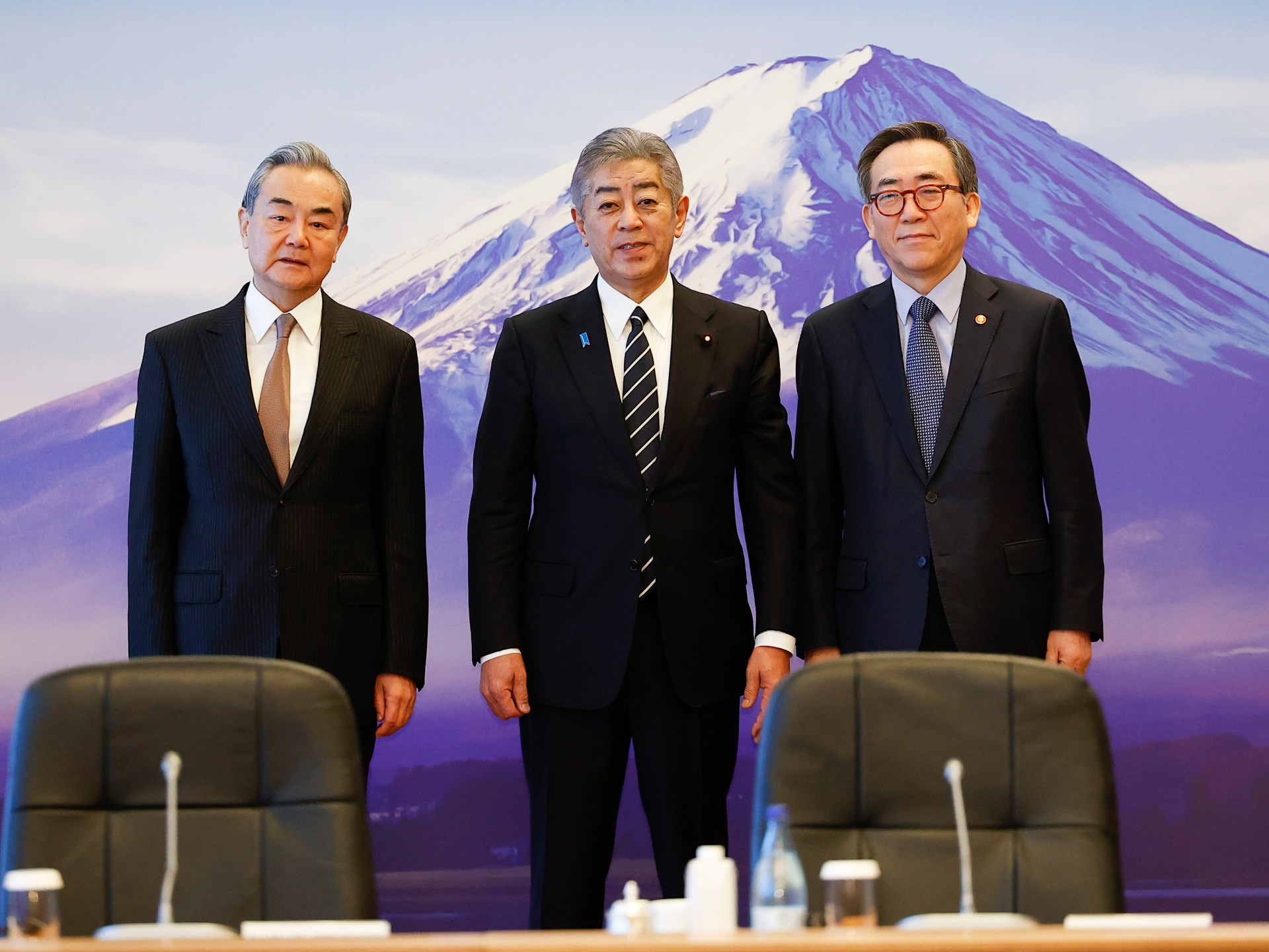 Japan, S Korea, China meet to strengthen ties at ‘turning point in history’ | Politics News