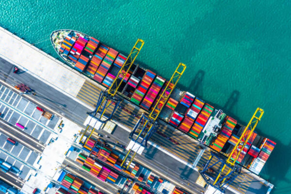 Slight decline in imports and exports from China in 2024 – News articles A cargo ship docked at the port.