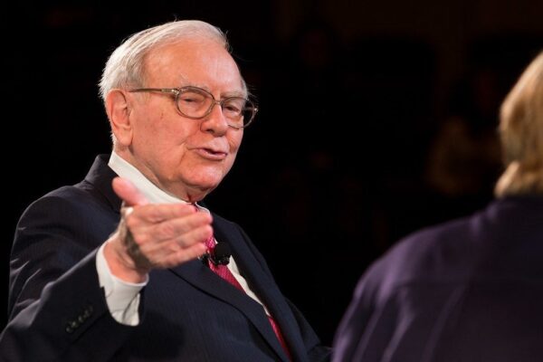 Warren Buffett Rakes In $607 Million While Elon Musk, Jeff Bezos, And Other Top Moneybags Bleed $67 Billion In A Day Amid Market Wipeout - Apple (NASDAQ:AAPL), Amazon.com (NASDAQ:AMZN)