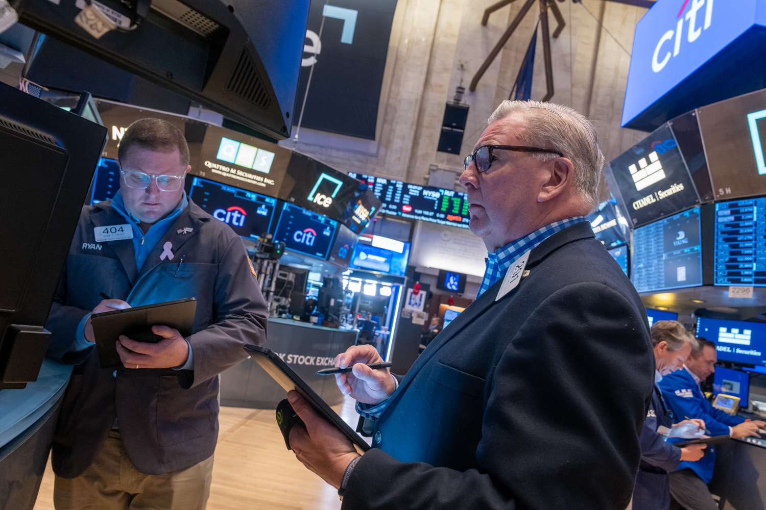 Stocks Mixed After Weak Jobs Report; Major Indexes on Track for Worst Week of 2025