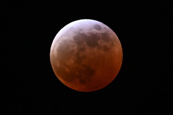 Total lunar eclipse: Dramatic 'blood moon' stuns stargazers across US, UK | World News