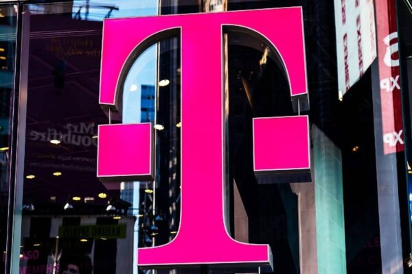 Thieves target T-Mobile stores stealing over $500,000 in phones, tablets, watches, and more