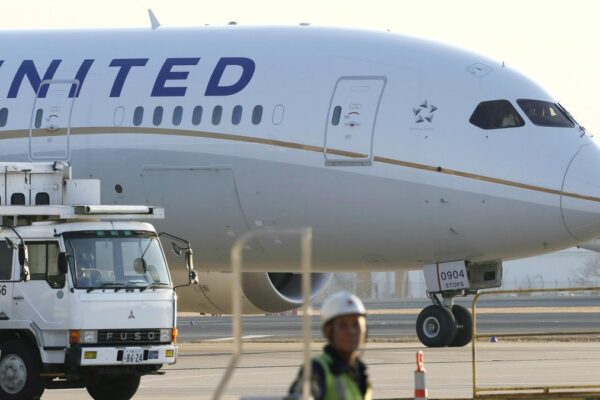 United Airlines flight heading to China makes U-turn to U.S. after pilot forgets passport United Airlines flight heading to China makes U-turn to U.S. after pilot forgets passport