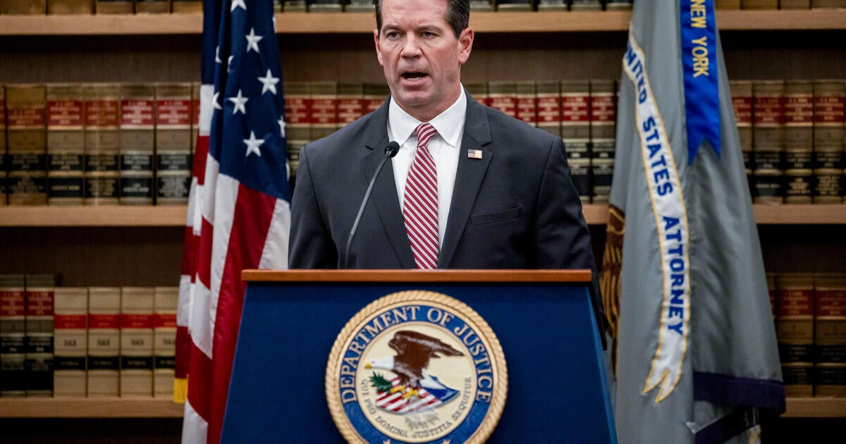 Top FBI official in New York retires under pressure