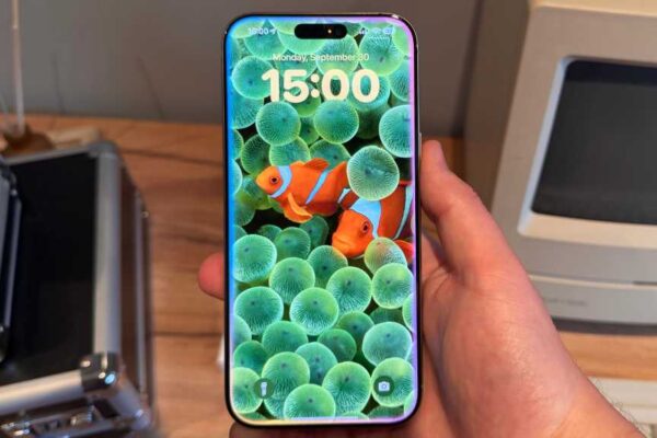 iPhone 16 Pro Max iOS 18 and Apple Intelligence Siri