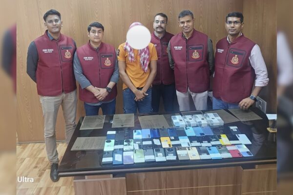 Delhi Police Busts Theft Syndicate Smuggling Mobile Phones To Bangladesh Delhi Police Busts Theft Syndicate Smuggling Mobile Phones To Bangladesh