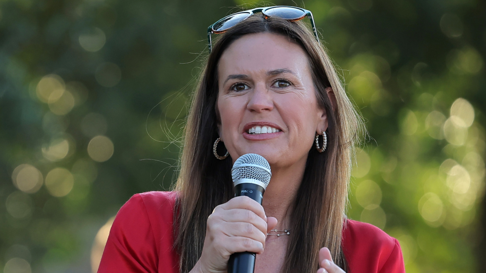 Sarah Huckabee Sanders' Biggest Fashion Fails That Prove She Needs A New Stylist