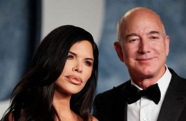 Lauren Sánchez and Jeff Bezos' wedding invites ready?