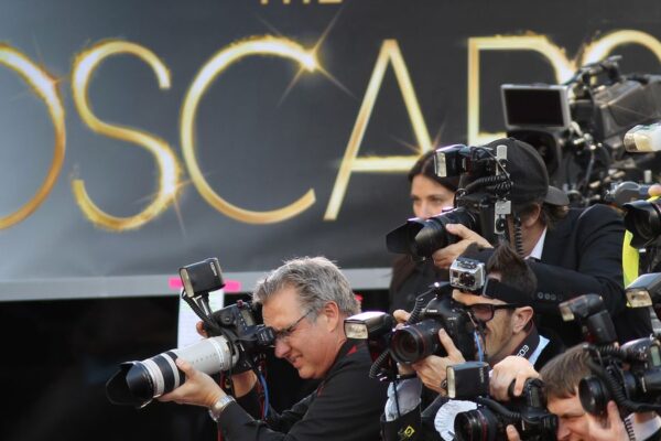 The subtle command Oscars photographers use to move non-celebrities out of the way