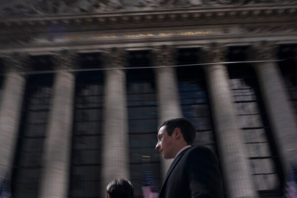 Stocks Fall as Tariff Pause Fails to Quell Wall Street’s Worries