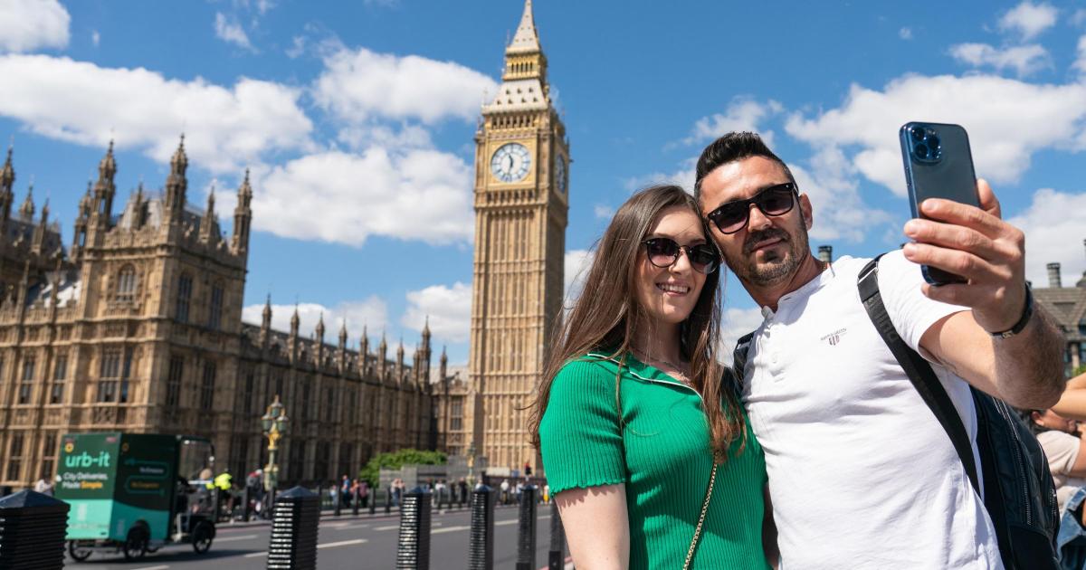 Government accused of ‘sabotaging’ tourism with ‘barriers to travel’
