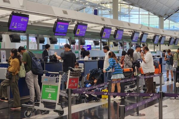 Passengers support safety move to ban charging aloft Passengers support safety move to ban charging aloft