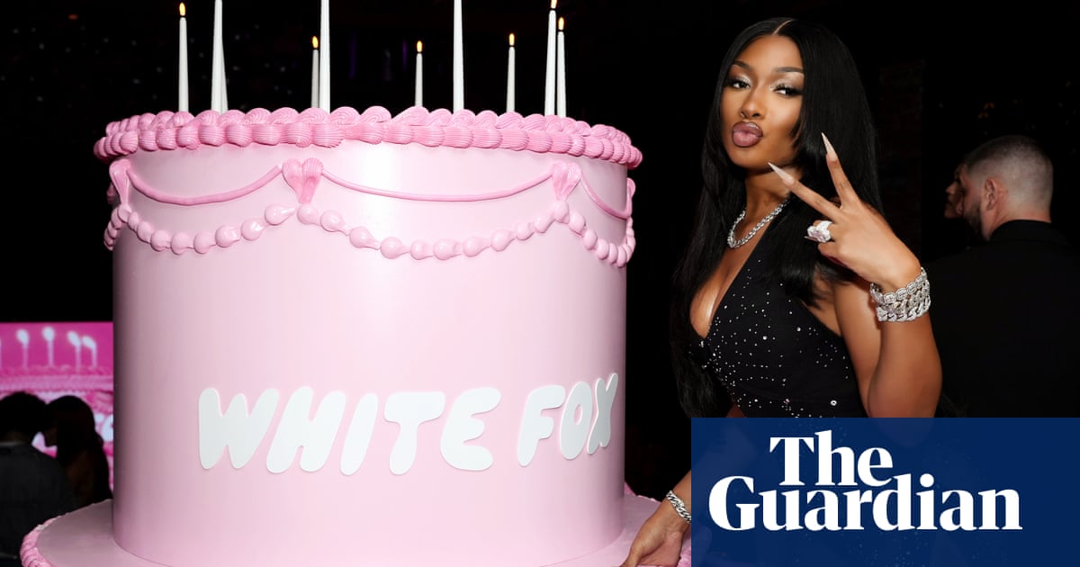 What’s up with White Fox? How ‘Hotmail viral’ marketing helped the fashion brand win over gen Z | Australian fashion