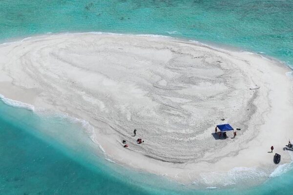 Philippines hits China with Sandy Cay flag-planting as South China Sea boils pre-US drill | World News Philippines hits China with Sandy Cay flag-planting as South China Sea boils pre-US drill | World News