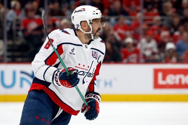 Capitals' Alex Ovechkin scores goal No. 892 in classic fashion