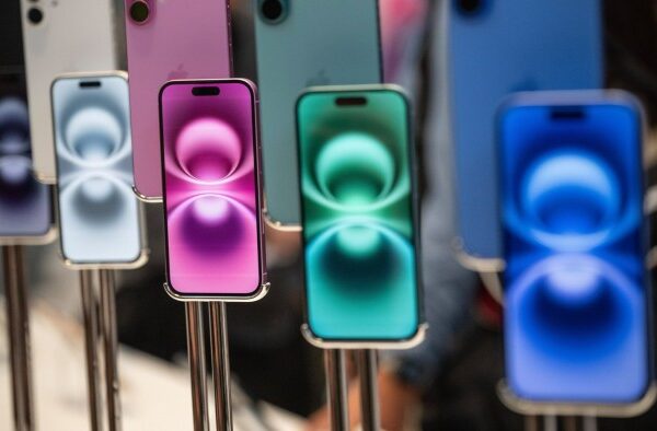 iPhones on display at Apple’s Fifth Avenue store in New York