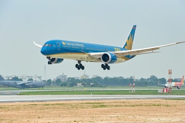 Vietnam Airlines resumes flights to Hong Kong, opens new Da Nang-Bangkok route