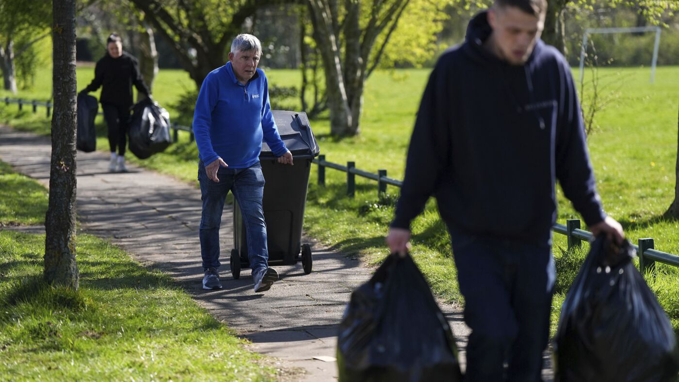 Garbage piles up in Birmingham as the U.K. city's sanitation strike enters 5th week : NPR