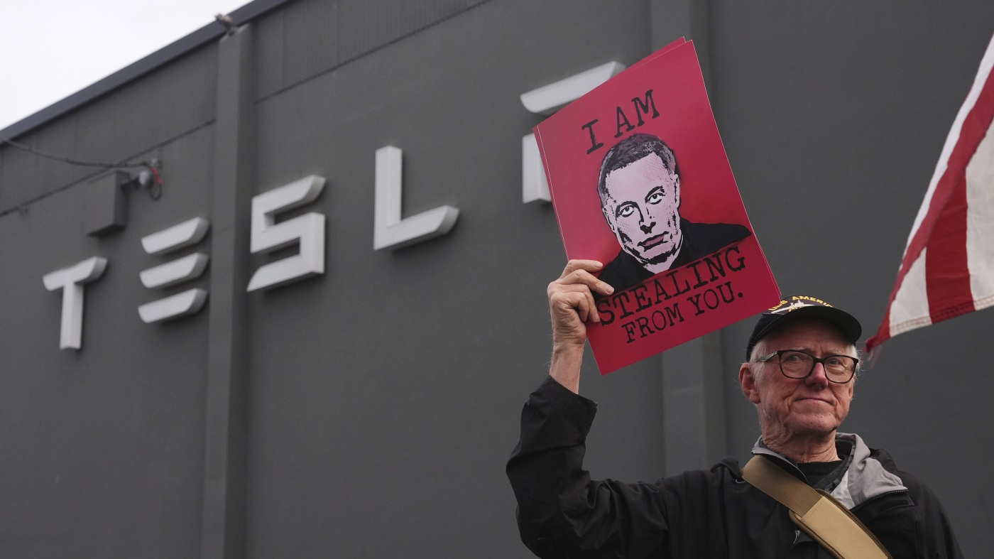 Musk's Trump alliance blamed for Tesla's anemic 1st quarter sales : NPR