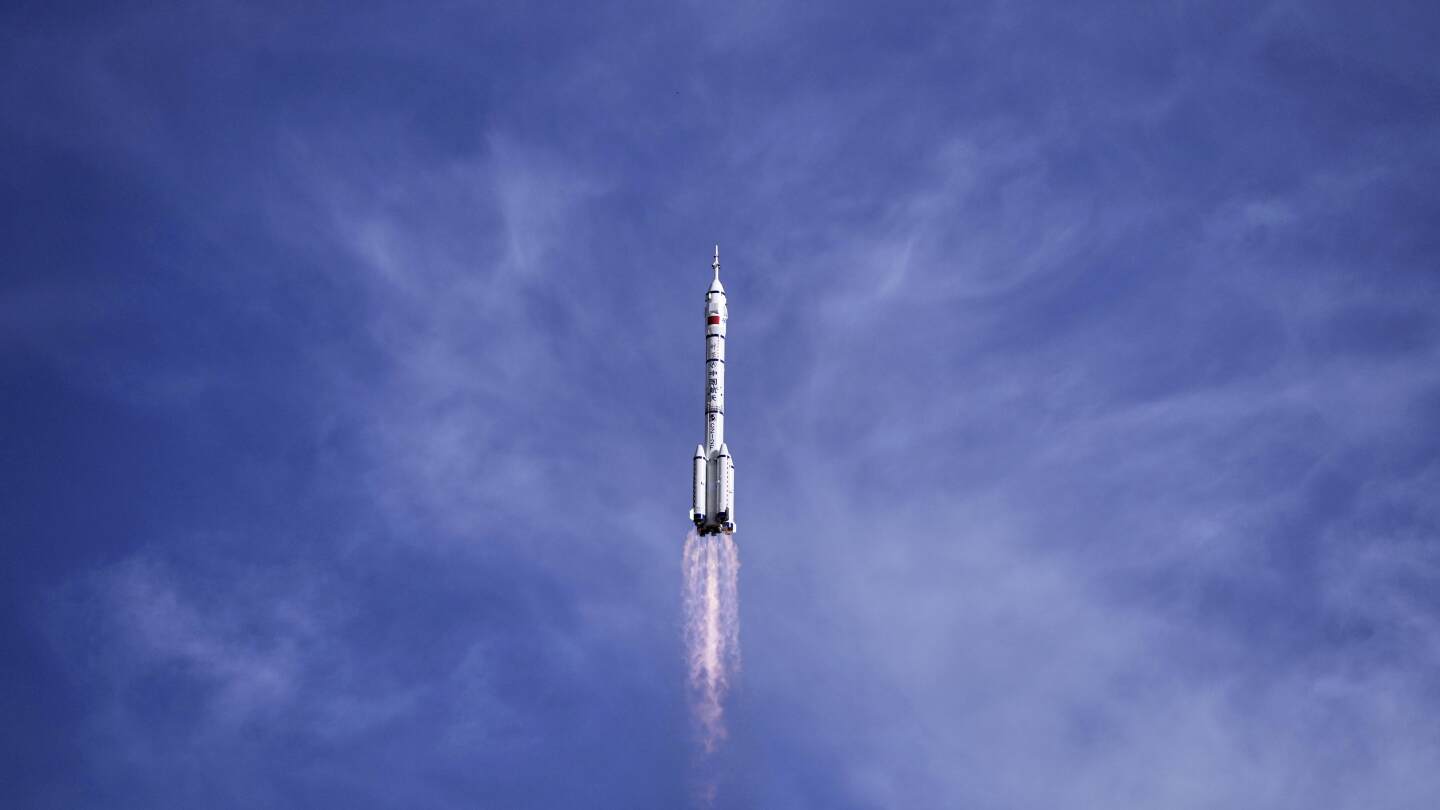 Chinese astronauts' return to earth delayed owing to weather