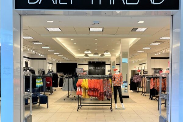 Fast fashion store in Fargo’s West Acres mall is closing – InForum Fast fashion store in Fargo's West Acres mall is closing - InForum