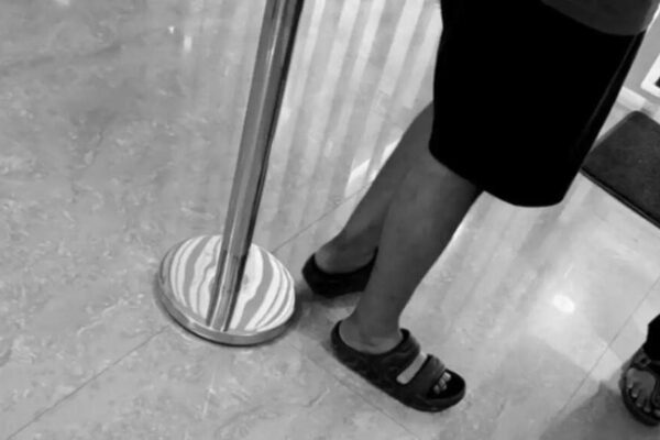 Passport office or fashion show? Guard denies man’s entry wearing shorts, sparks online debate | Passport office or fashion show? Guard denies man's entry wearing shorts, sparks online debate |