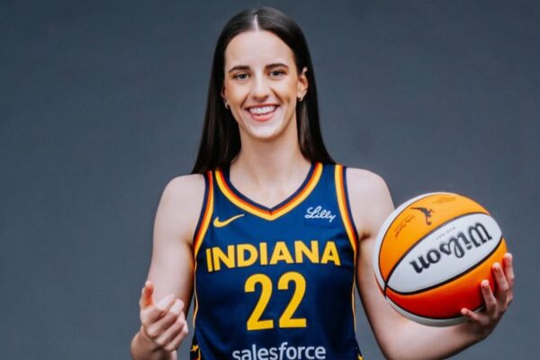 Caitlin Clark's setting a fashion trend with a Taylor Swift t-shirt garners massive fans' support | NBA News