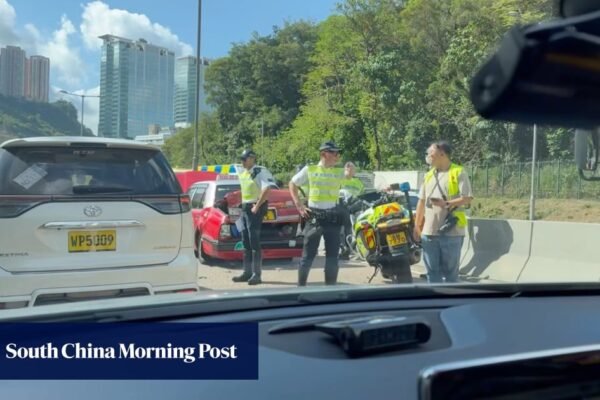 3-vehicle collision on Hong Kong highway injures 9, causes traffic jam
