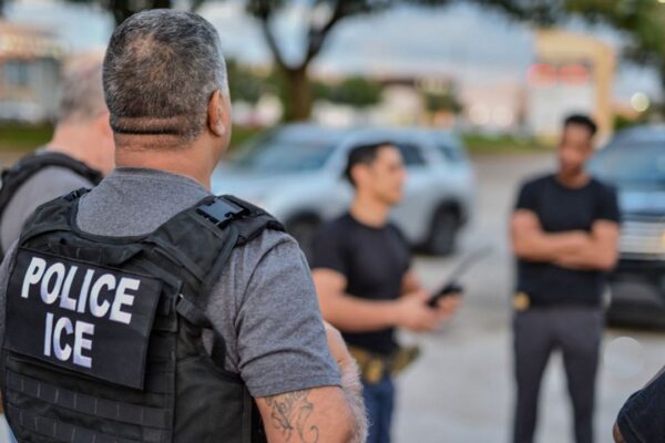 ICE reports arresting 422 immigrants and deporting 528 ICE Houston arrests 422 illegal aliens, deports 528 during week-long operation aimed at bolstering public safety. (Credit: U.S. Immigration and Customs Enforcement)