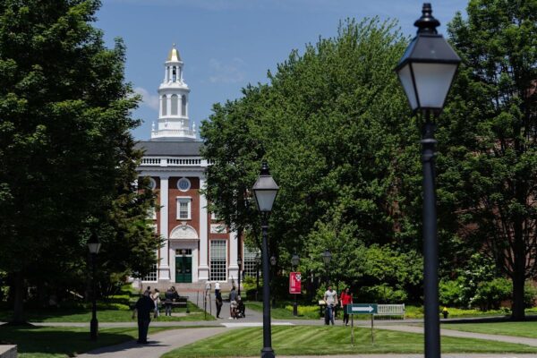 Trump Says Harvard Should Cap Foreign Students at 15%