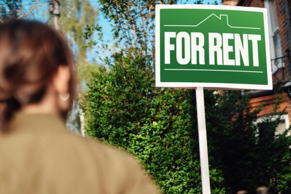 8 U.S. cities where you need to earn at least $100,000 to live comfortably 8 U.S. cities where you need to earn at least $100,000 to live comfortably