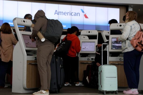 U.S. offers migrants free airline tickets and $1,000 stipend if they self-deport