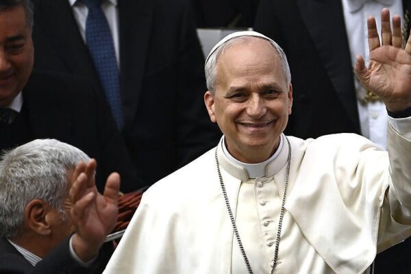 Pope Leo XIV calls for the release of imprisoned journalists, says free speech is a "precious gift"