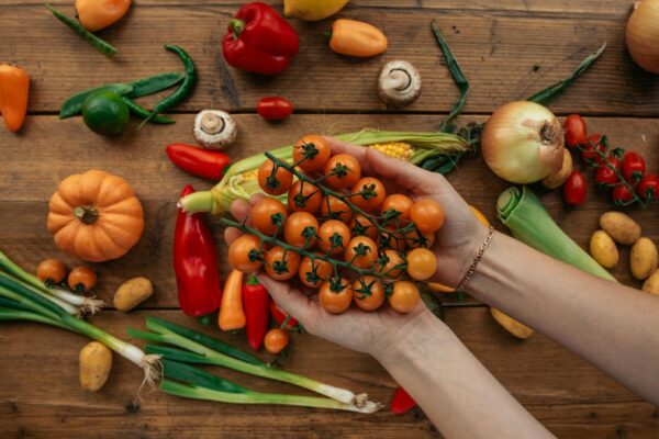 6 Easy Ways To Eat Healthy While Living Alone 6 Easy Ways To Eat Healthy While Living Alone