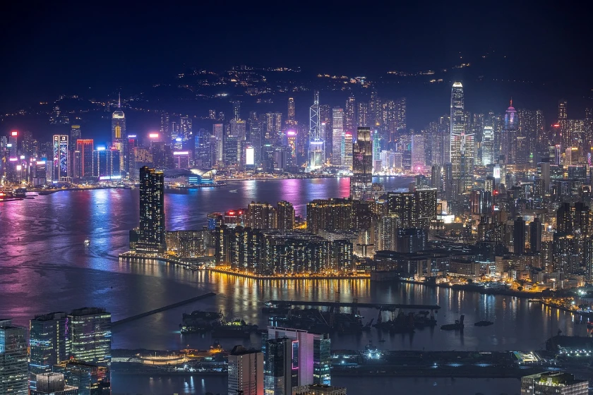 Mainland Chinese Retailers Capitalize on Hong Kong's Falling Rents - News and Statistics