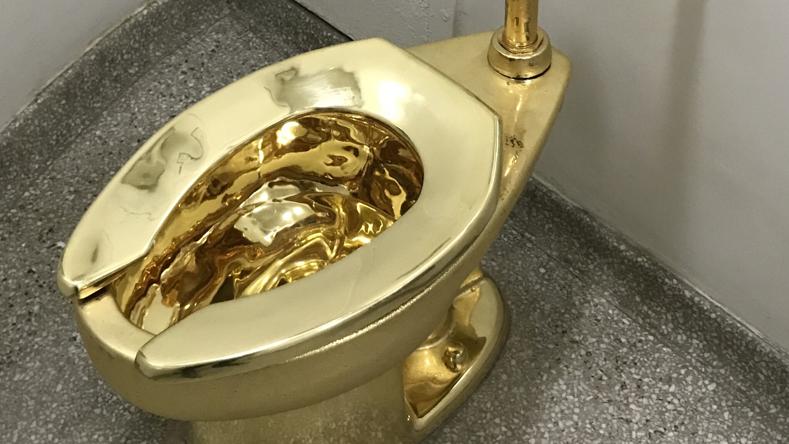 Millionaire’s son who tried to sell stolen $6.4 million gold toilet avoids jail in UK | Trending