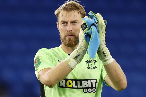 English goalkeeper leaves Southampton for Premier League promotion-chasers