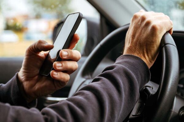 Mobile apps and distracted driving » Land Line Media