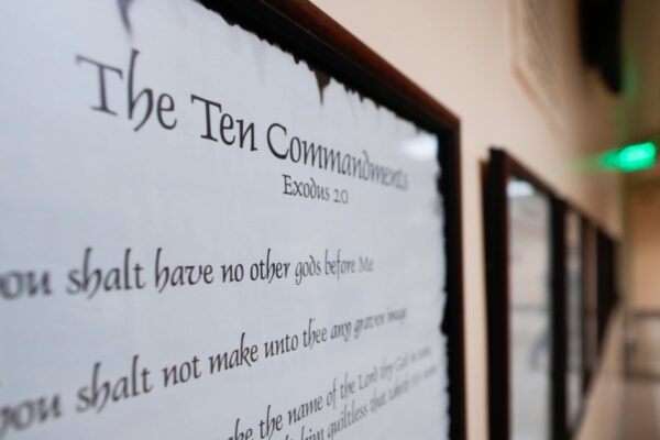 Appeals court blocks Louisiana law requiring public schools to display Ten Commandments