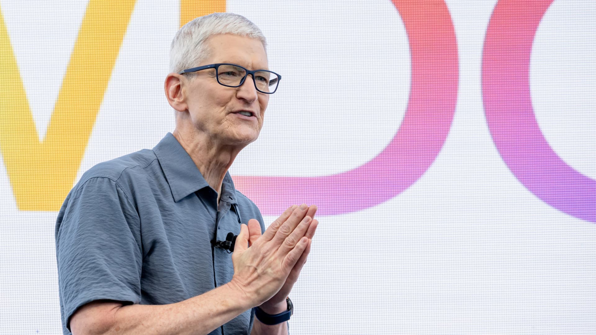Forget $100 billion buybacks. Apple must make a big AI move to turn its stock around