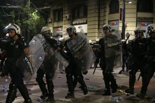 Serbian police clash with anti-government protesters in Belgrade – POLITICO