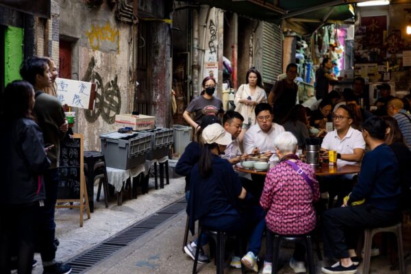 Hong Kong Restaurateurs Fight to Survive Amid Wave of Closures