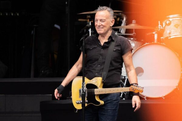 Bruce Springsteen joined by Paul McCartney at Liverpool concert