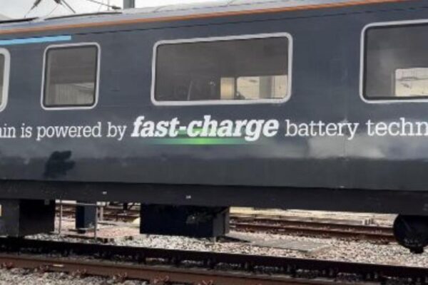 GWR: Battery-powered train travels UK record distance