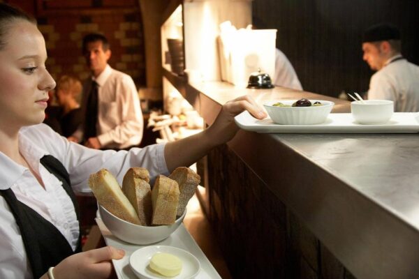 UK service sector returns to growth as tariff concerns ease
